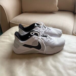 NEW Nike Legend Essential 2 Men's Training Shoes